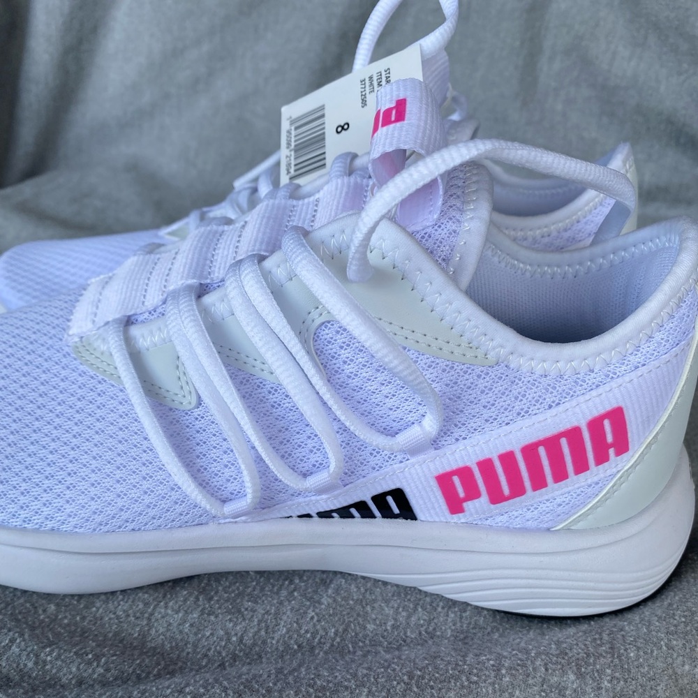Women's white Pumas